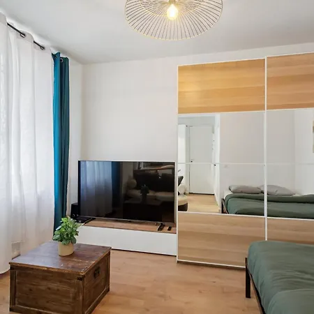 Near Eiffel Tower - Metro 6, 8, 12 *