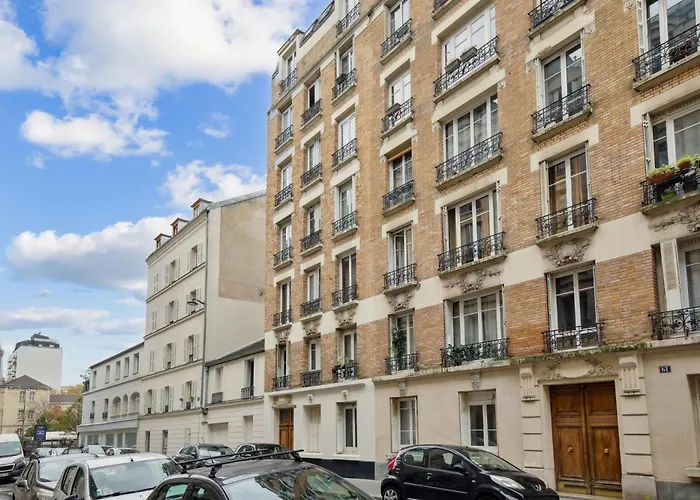 Near Eiffel Tower - Metro 6, 8, 12 פריז